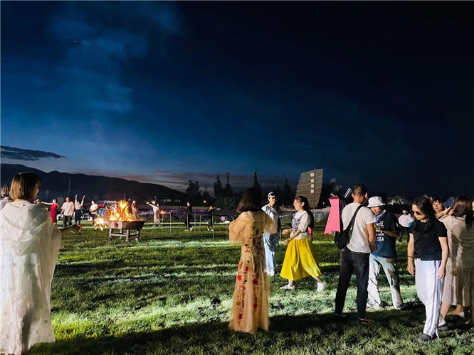 大理企業會議會展拓展訓練篝火晚會